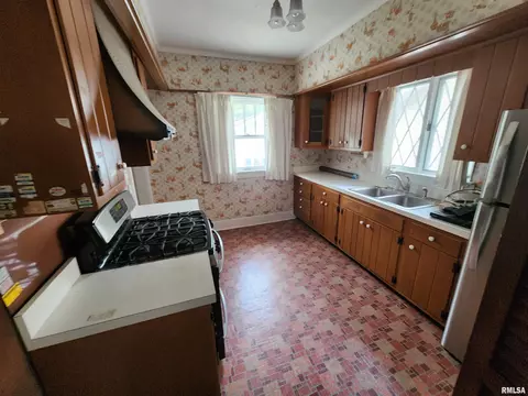 2012 S State St, Springfield, IL 62704 photo 4