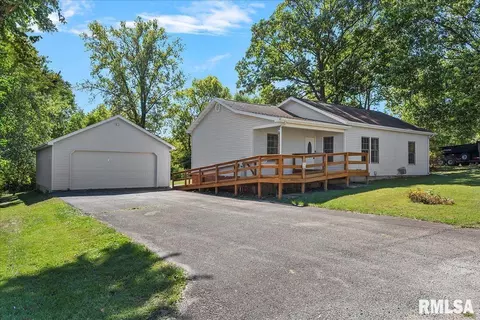 204 Blackburn St, Riverton, IL 62561