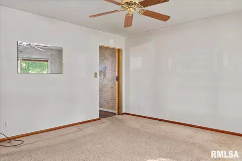 1920 Fairfield Dr, Springfield, IL 62702 photo 4