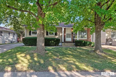 1920 Fairfield Dr, Springfield, IL 62702 photo 2