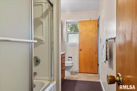 1920 Fairfield Dr, Springfield, IL 62702 photo 9