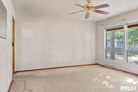 1920 Fairfield Dr, Springfield, IL 62702 photo 5
