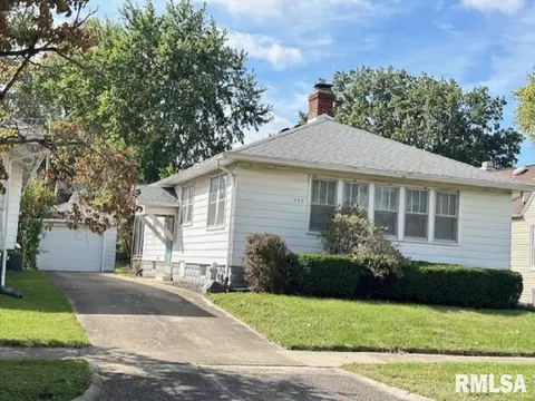 537 S Main St, Taylorville, IL 62568
