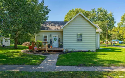 302 S 2nd St, Easton, IL 62633