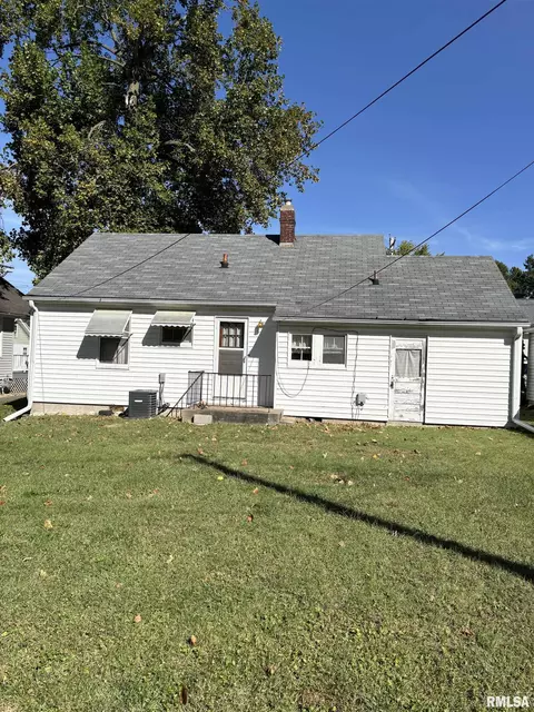 2122 Washington St, Quincy, IL 62301