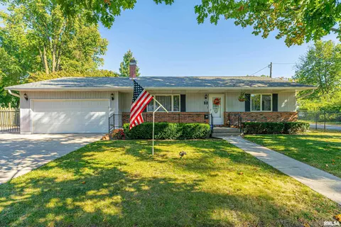 206 Hudson St, Lincoln, IL 62656