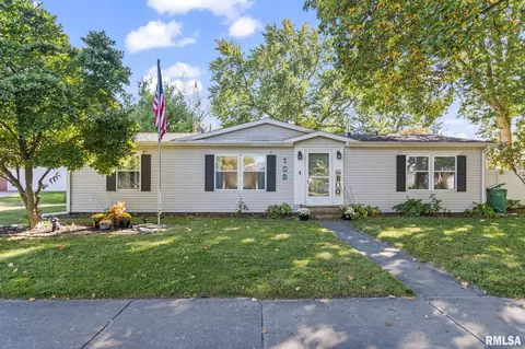 108 E Jones St, Williamsville, IL 62693
