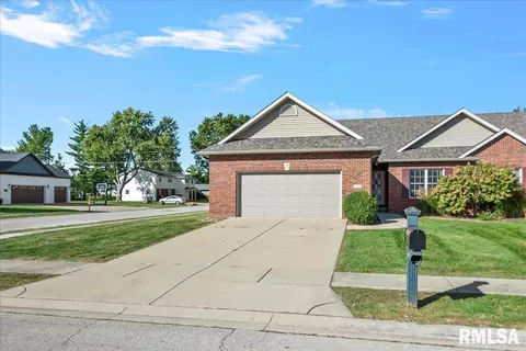 501 Grove St, Chatham, IL 62629