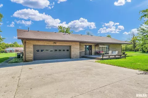 1202 S Patterson Rd, Sullivan, IL 61951
