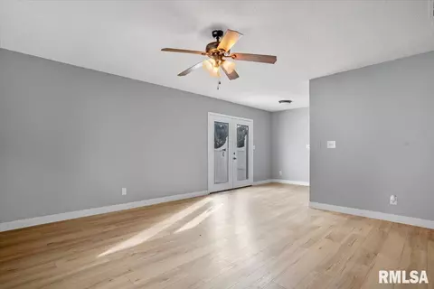 Living - 431 S Durkin Dr, Springfield, IL 62704 photo 1 of 5