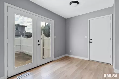 Entry Way - 431 S Durkin Dr, Springfield, IL 62704 photo 1 of 2