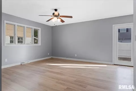 Living - 431 S Durkin Dr, Springfield, IL 62704 photo 4 of 5