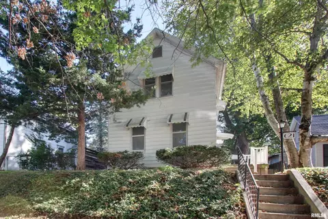 621 S 16th St, Quincy, IL 62301