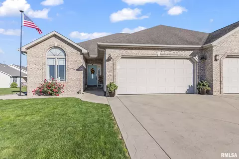 4304 Castle Pines Dr, Springfield, IL 62711