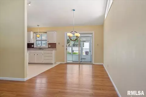37 Coachlight Ct, Springfield, IL 62703 photo 6