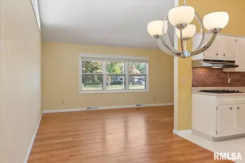 37 Coachlight Ct, Springfield, IL 62703 photo 9