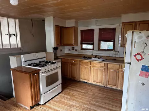 Kitchen - 1322 N Osburn Ave, Springfield, IL 62702 photo 3 of 3