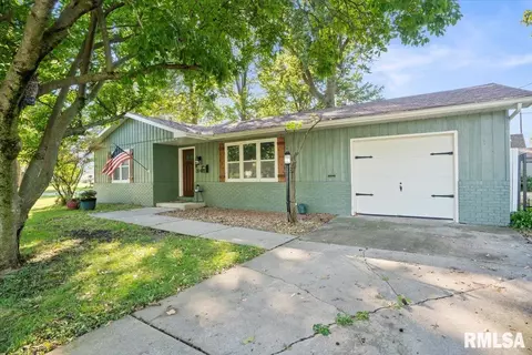 314 S 9th St, Auburn, IL 62615