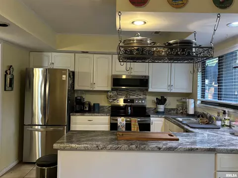 Kitchen - 79 Trailridge Ln, Springfield, IL 62704 photo 1 of 4