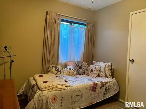Bedroom - 79 Trailridge Ln, Springfield, IL 62704 photo 4 of 5