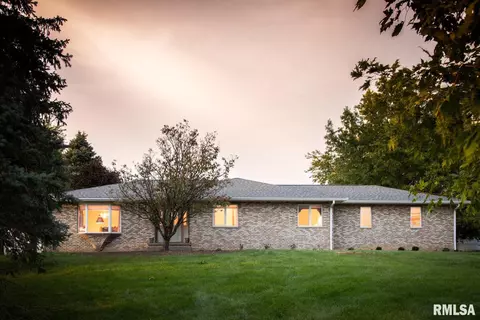 2752 N 115th Ave, Viola, IL 61486