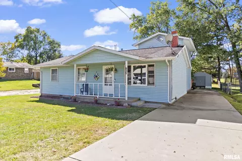 935 N 2nd St, Riverton, IL 62561