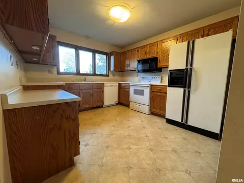 1907 Bayview Ct, Springfield, IL 62704 photo 6