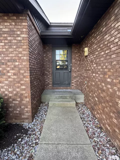 1907 Bayview Ct, Springfield, IL 62704 photo 2