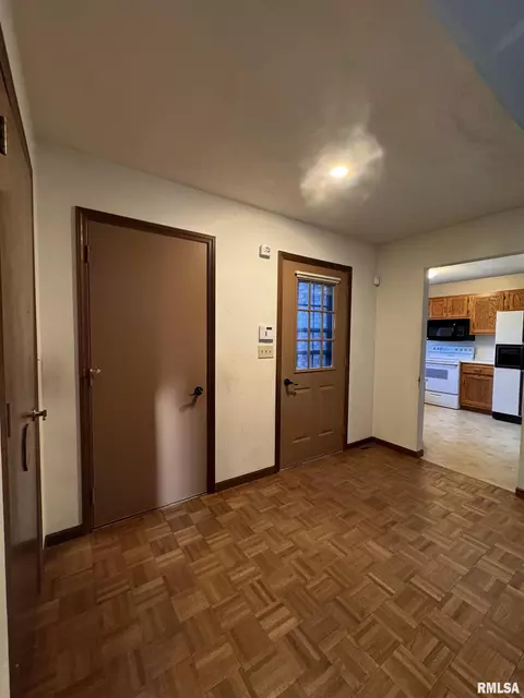 1907 Bayview Ct, Springfield, IL 62704 photo 5