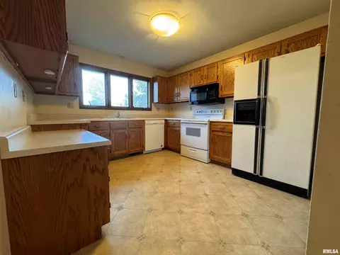 1907 Bayview Ct, Springfield, IL 62704 photo 4