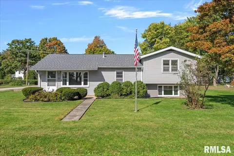 413 S Grand Ave, Chatham, IL 62629