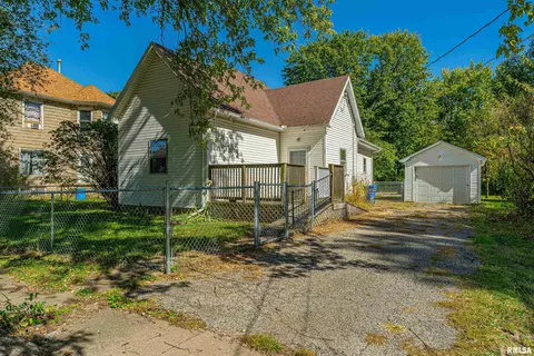 205 N 3rd St, Easton, IL 62633