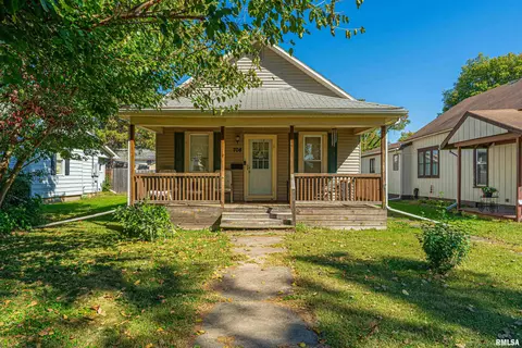 708 Decatur St, Lincoln, IL 62656