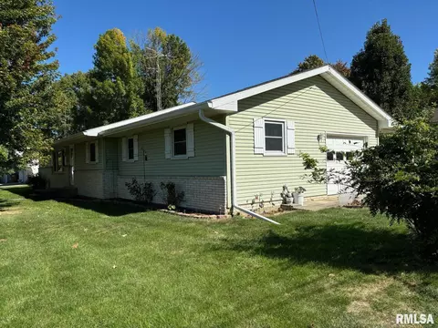 430 S State St, Divernon, IL 62530