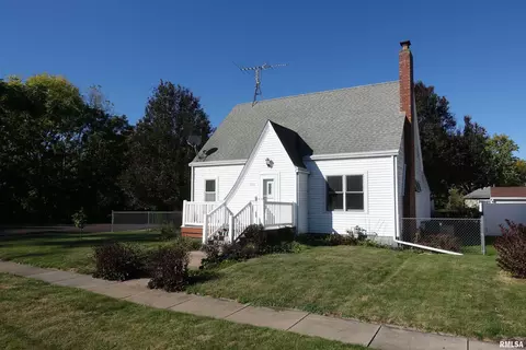 378 Irwin St, Galesburg, IL 61401