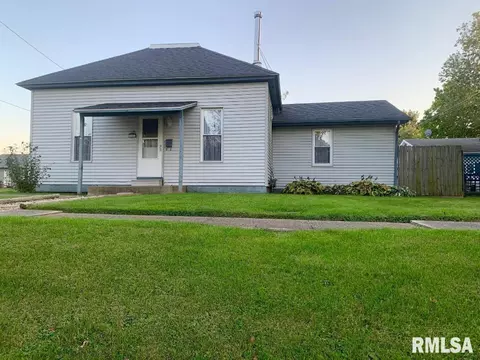 319 E Center St, Girard, IL 62640