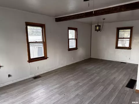 1412 E 5th St, Beardstown, IL 62618 photo 3