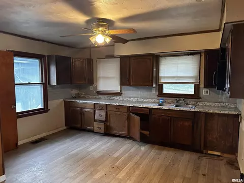 1412 E 5th St, Beardstown, IL 62618 photo 7