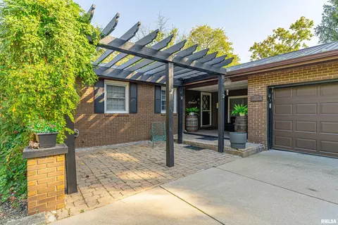 313 Hillside Ln, Bloomington, IL 61701 photo 3