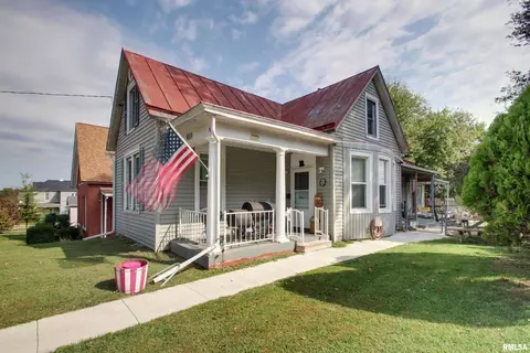 1228 N 11th St, Quincy, IL 62301