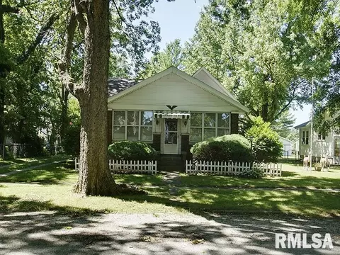 107 E Douglas St, Edinburg, IL 62531