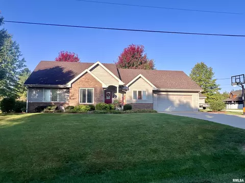 25 Lincoln St, Knoxville, IL 61448