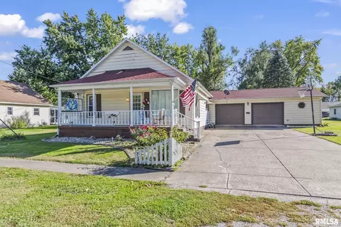 210 W Elm St, Thayer, IL 62689