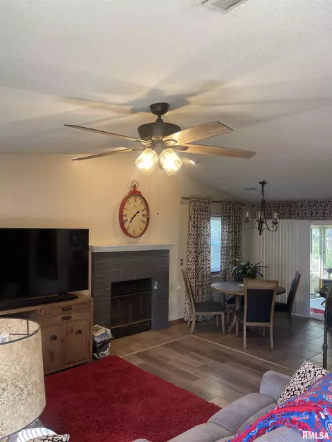 2913 Stokebridge Rd, Springfield, IL 62702 photo 3