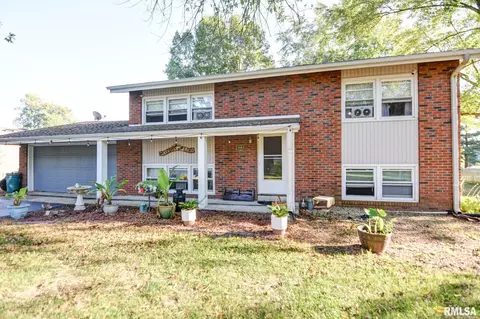 4104 Kennedy Dr, Taylorville, IL 62568