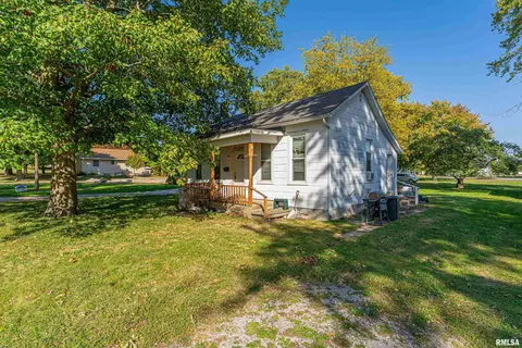 415 S Lafayette St, Mount Pulaski, IL 62548