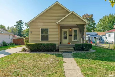 607 S State St, Lincoln, IL 62656