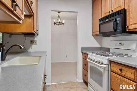 140 Nottingham Rd, Springfield, IL 62704 photo 9