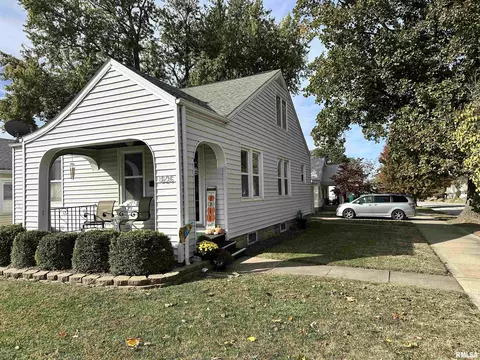 825 N 22nd St, Quincy, IL 62301
