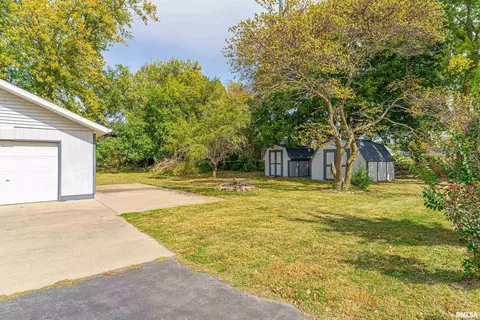 612 S Pine St, Delavan, IL 61734 photo 21